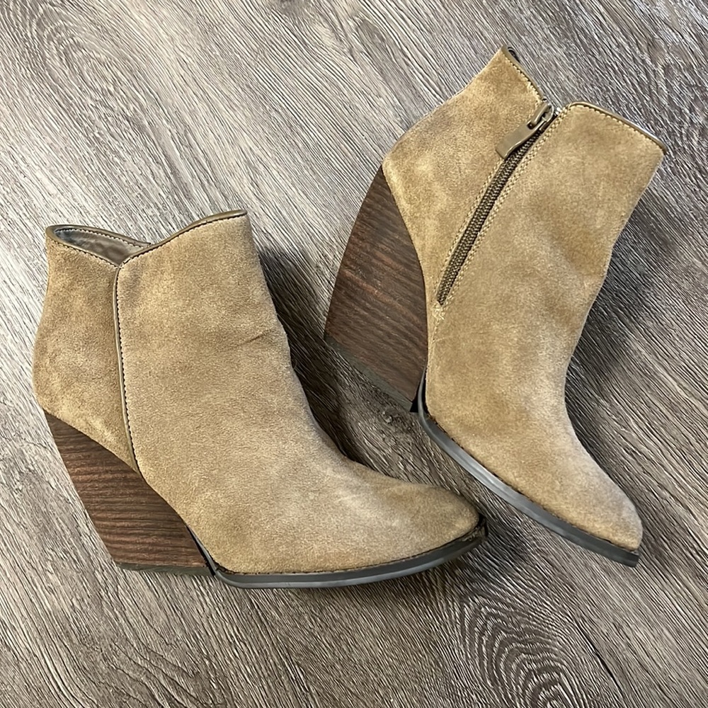 Very Volatile tan booties size 7